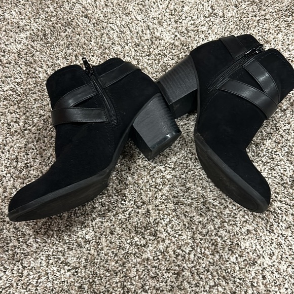 Indigo Rd. Sablena Bootie - Picture 5 of 11